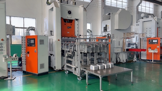 satın al 12000 Adet/saat Üretim Çıkışı Alüminyum Folyo Tepsi Yapma Makinesi Tam Otomatik online manufacture