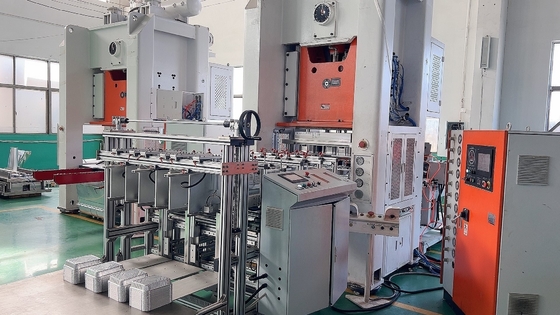 satın al Yüksek Kapasiteli Alüminyum Folyo Kap Konteyner Üretim Makinesi 12000 ADET/Saat 26KW online manufacture
