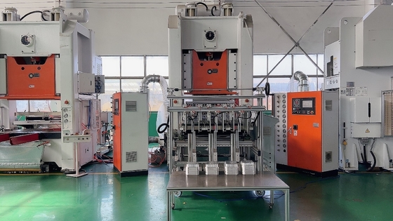 satın al 1 - 5 Gözlü Kapasiteli Alüminyum Folyo Kap Konteyner Makinesi PLC Sistemi ile Kontrollü online manufacture