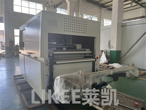 satın al Otomatik 12KW Alüminyum Folyo Kağıt Kapak Dilme Kalıp Kesme Hattı Makinesi online manufacture