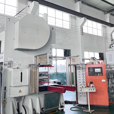 satın al 3 boşluk C Tipi Özel Tasarım Alüminyum Folya Konteyner Yapma Makinesi 12000Pcs / saat online manufacture