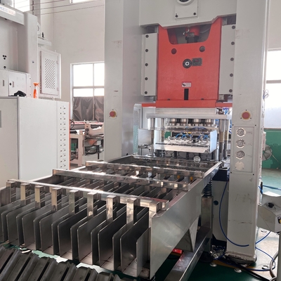 satın al Yüksek çıkışlı alüminyum folyo konteyner yapma makinesi 380V 50HZ 3 fazlı elektrikli Mitsubishi Inverter için online manufacture