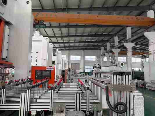 satın al LK-T80 Dikdörtgen Gıda Ambalajı Alüminyum Folya Konteyner Ev 0.08mm Yapım Makinesi online manufacture