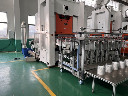 Yüksek kapasiteli 80 Ton Alüminyum Folyo Kap Konteyner Makinesi Gıda Paketi Kabı İçin