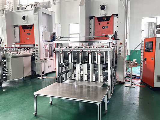 12000 adet/saat 26KW Alüminyum Kap Konteyner Yapma Makinesi Gümüş Folyo Kap Makinesi
