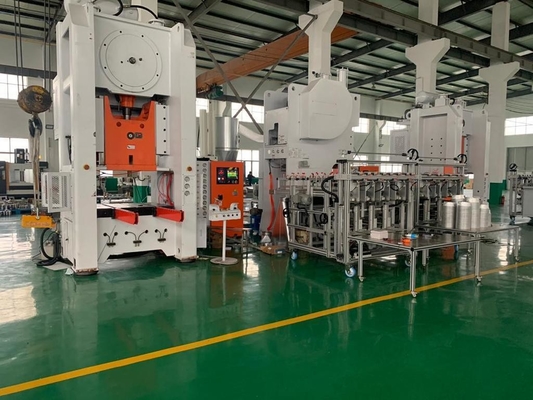 Tek kullanımlık alüminyum folyo konteyner tavukları imalat makinesi Dakikada 35-68 vuruş