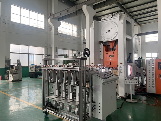 Özelleştirilebilir Yarı Otomatik Alüminyum Folyo Kap Konteyner Yapma Makinesi 26KW İle