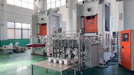 Otomatik Foil Konteyner Üreticisi Siemens Motors PLC Kontrolü 4 boşluk kapasitesi ile