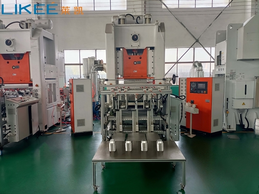 Tamamen Otomatik Schneider Switch Yüksek Dayanımlı 12000 Tepsi/saat Alüminyum Folyo Tepsi Üretim Makinesi