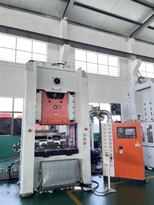 LK-T80 Gıda Konteyneri Alüminyum Folya Punching Otomatik Yapım Makinesi OEM ODM Destek