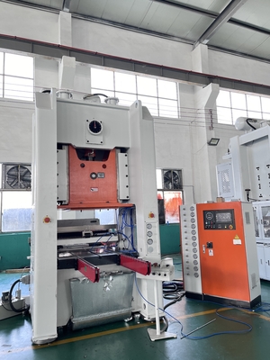 LK-T80 Gıda Konteyneri Alüminyum Folya Pencerleme Otomatik Mitsubishi PLC Yapım Makinesi