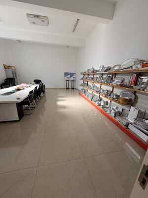 Alüminyum Folyo Kap Konteyner Yapma Makinesi Geri Dönüştürülebilir Pürüzsüz Duvarlı Dikdörtgen Fırınlama İçin