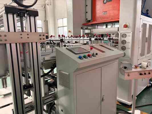 LK-T80 Alüminyum folyo konteyner makinesi Özel kalıp uyumlu makine